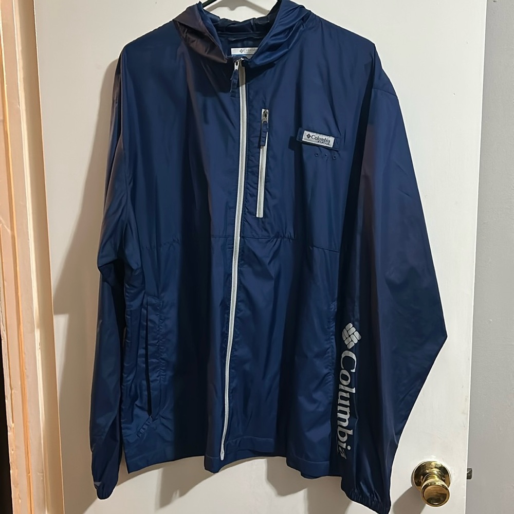 XL Blue Columbia performance windbreaker.